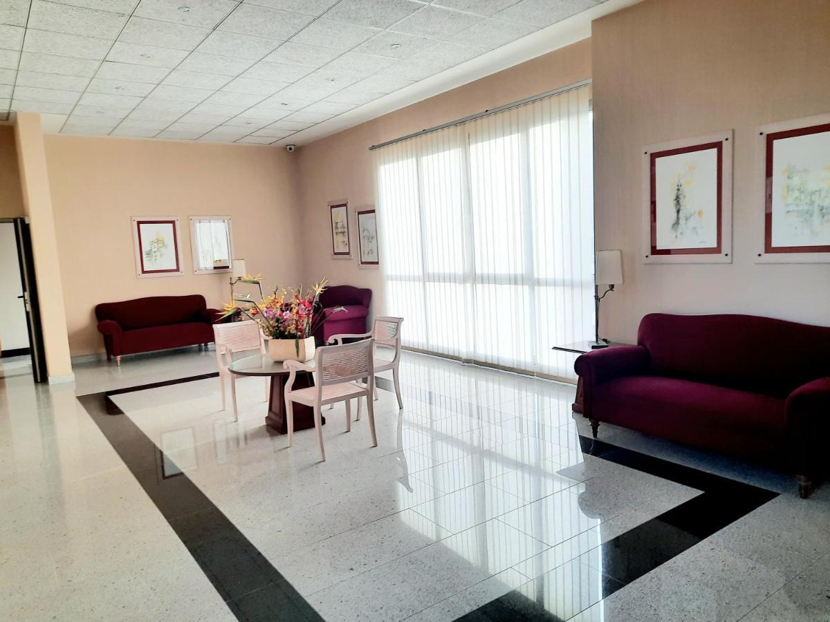 Fivestepstosea - Beach Apartment Valenza Esterno foto