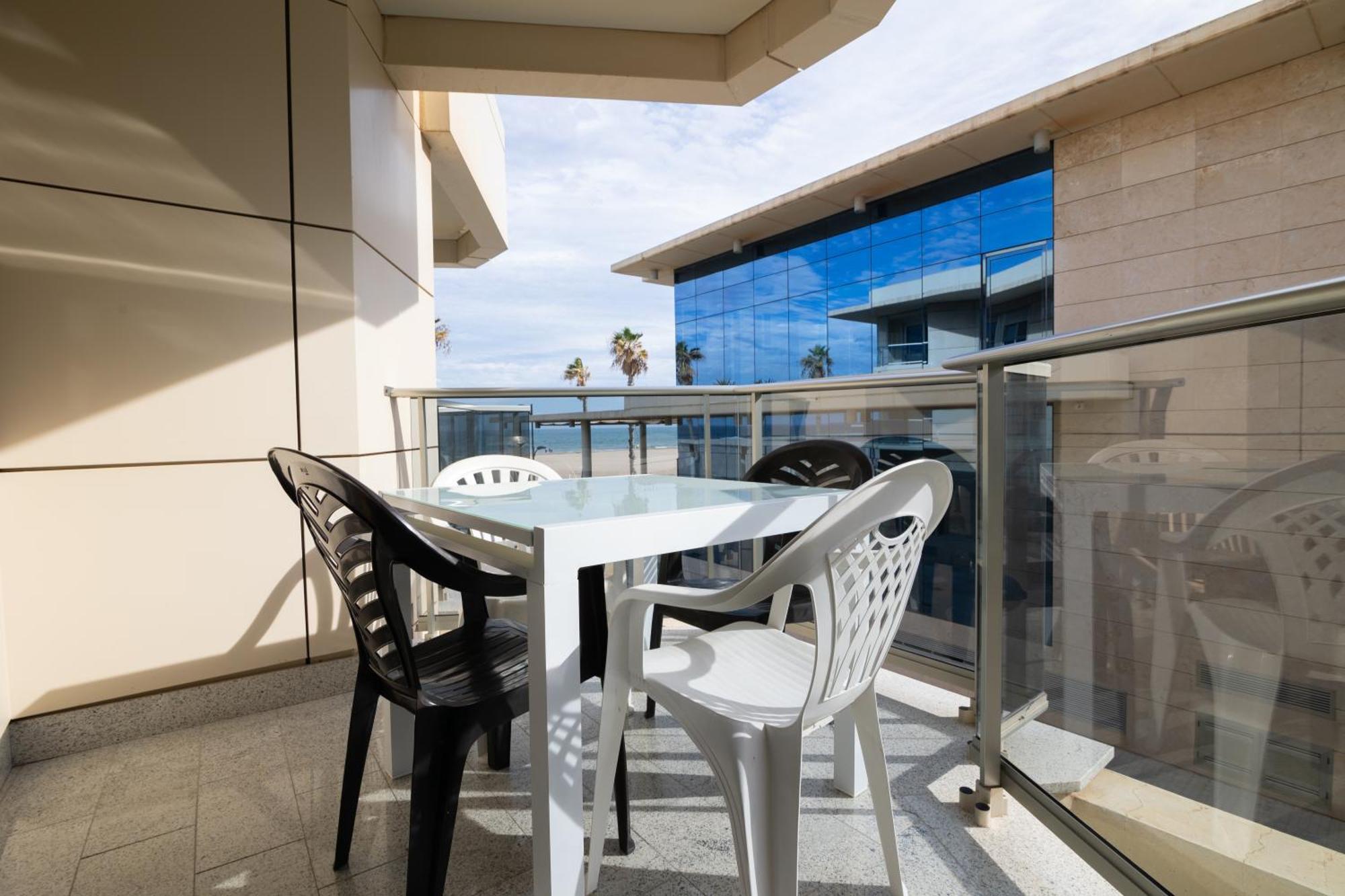 Fivestepstosea - Beach Apartment Valenza Esterno foto